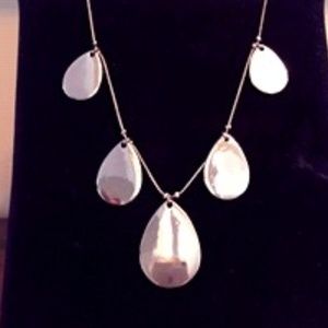 Tear drop silver tone fashion necklace w/ extender